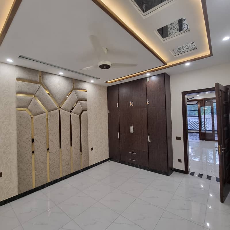 10 Marla Designer House For Sale on Prime Location of Bahria Orcahrd 9