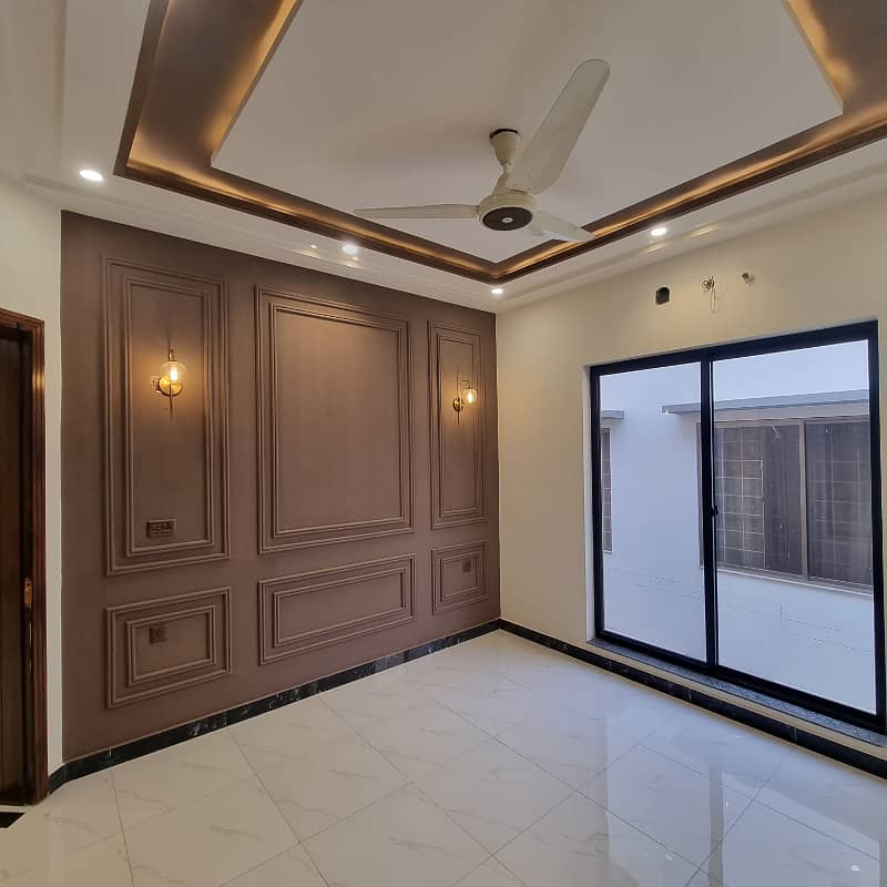 10 Marla Designer House For Sale on Prime Location of Bahria Orcahrd 25