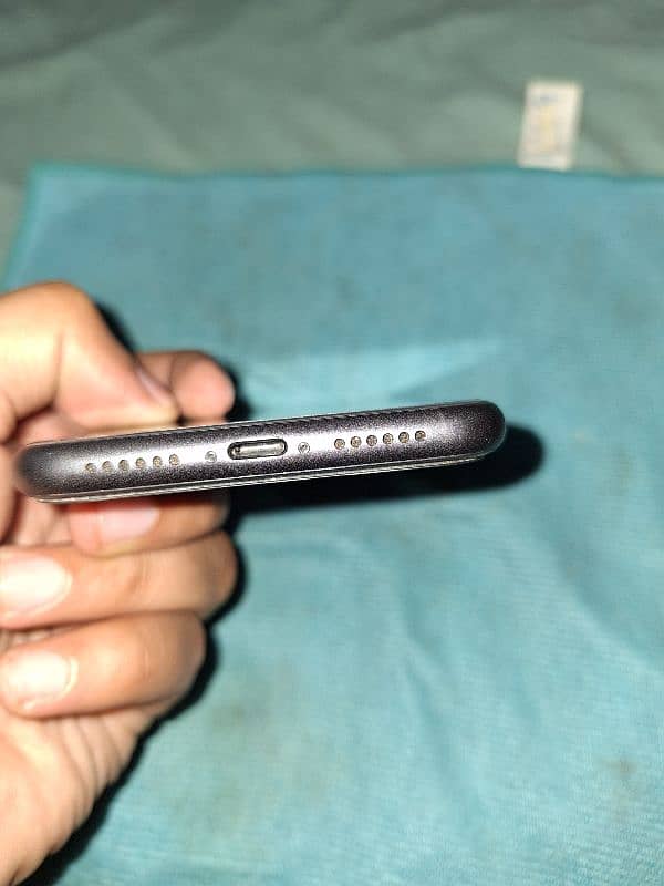 iPhone 11 64 GB JV Black 2