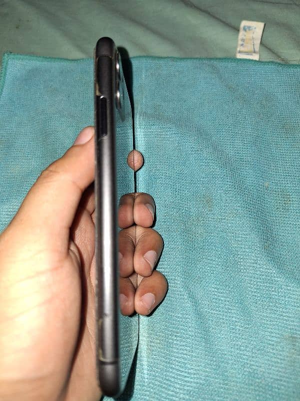 iPhone 11 64 GB JV Black 3