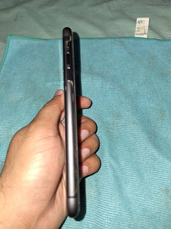 iPhone 11 64 GB JV Black 5