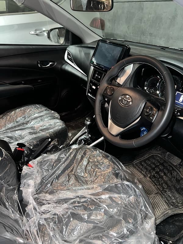 New Yaris 1.5 Ativ X - Black Interior 5