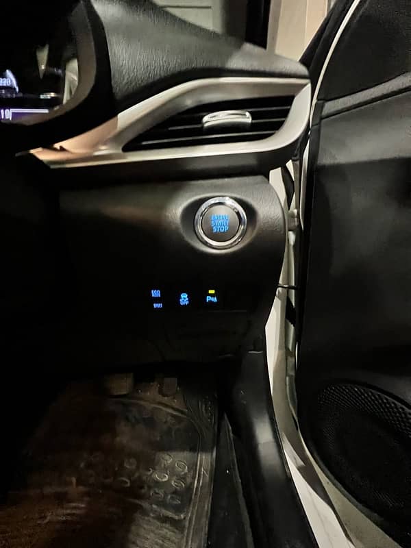 New Yaris 1.5 Ativ X - Black Interior 7