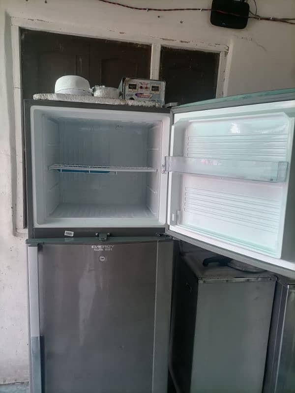 Dallins company freezer in good condition used for 1 or 2 years 3