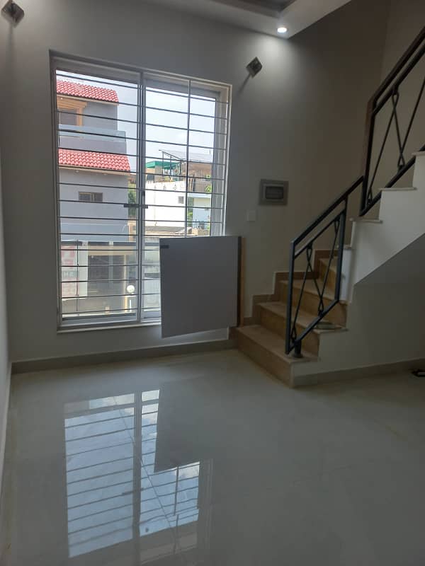 G10. GROUND PORTION FOR RENT SMALL FAMLIY 4