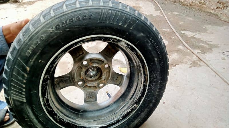 car rim or teyr 4