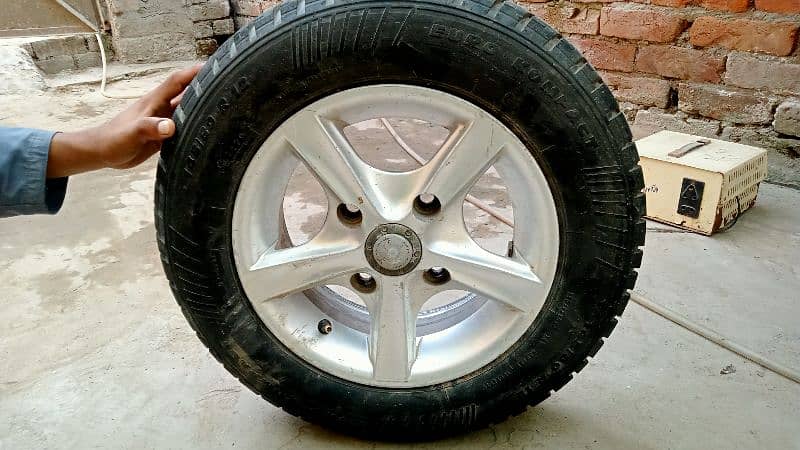 car rim or teyr 6