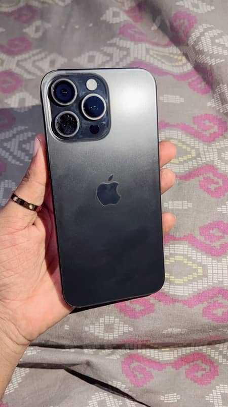 i phone 15 pro max Black titanium 3