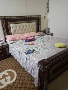 King Size Bed with 2 side tables 0