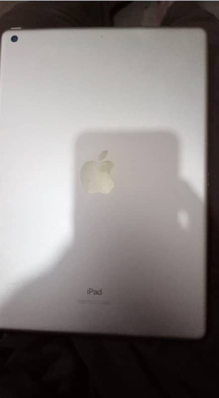 iPad 8 generation with box and charger for sale 4