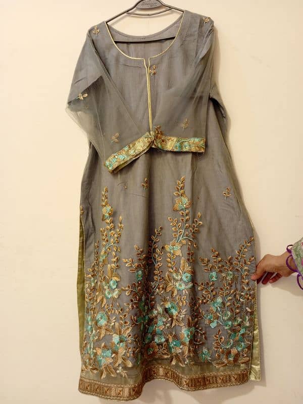 LADIES DRESS AVAILABLE 3