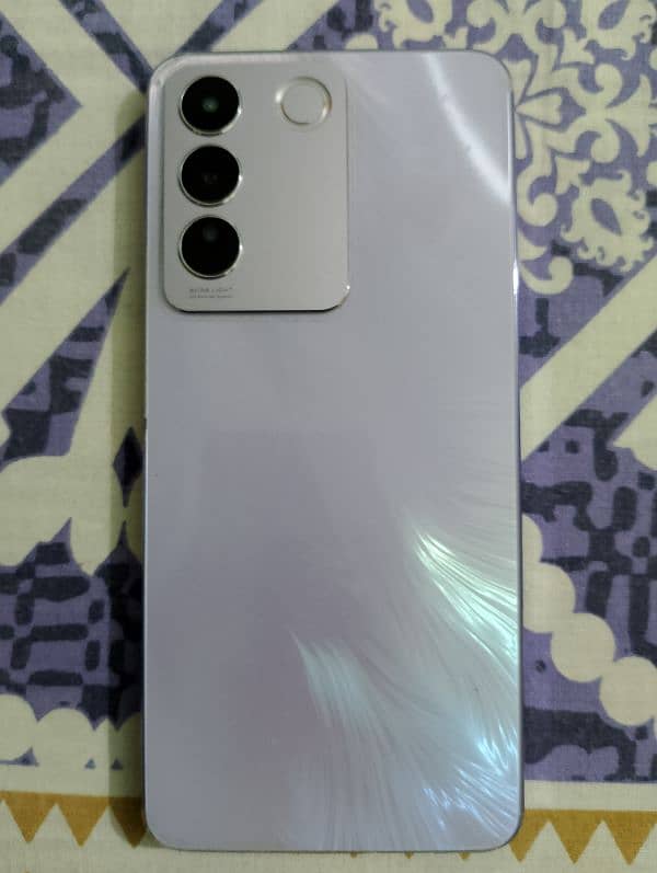 VIVO V27e 1