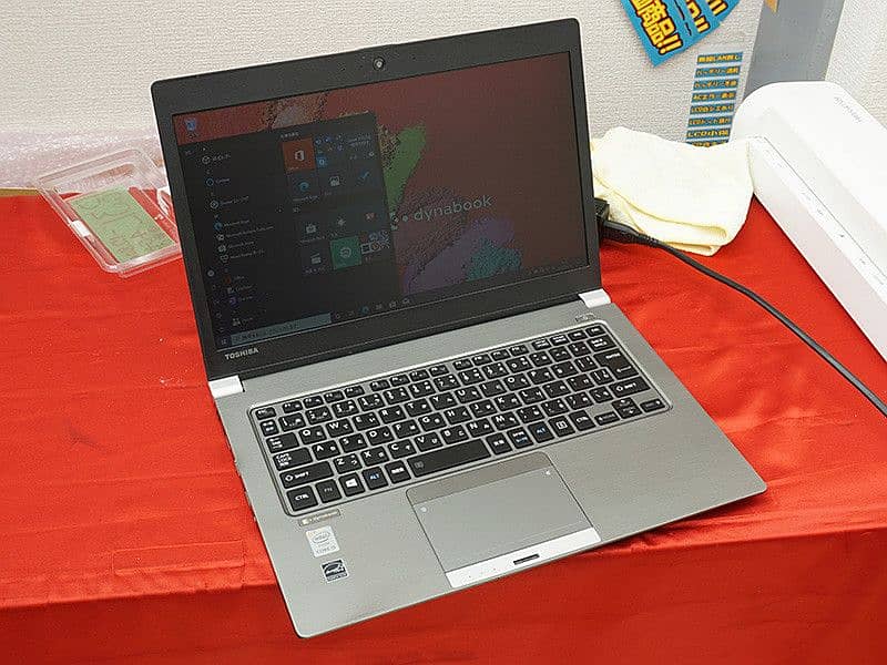 Toshiba 13.3 Touch screen,i5 4th gen,8 gb ram,128 ssd,3hrs plus batter 0