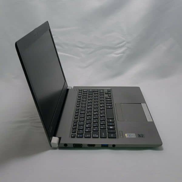 Toshiba 13.3 Touch screen,i5 4th gen,8 gb ram,128 ssd,3hrs plus batter 4