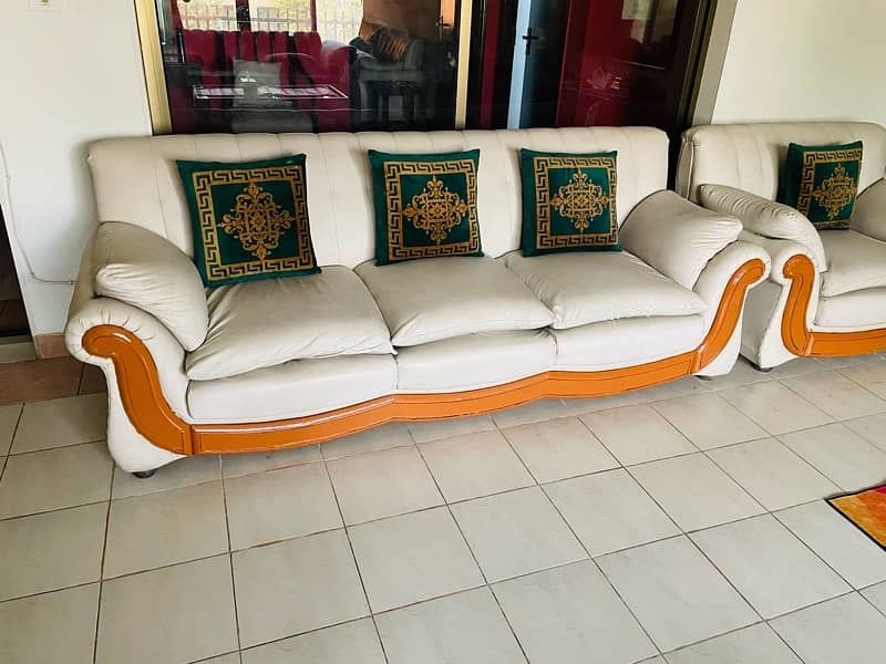 3 seater sofa in a reasonable condition 1