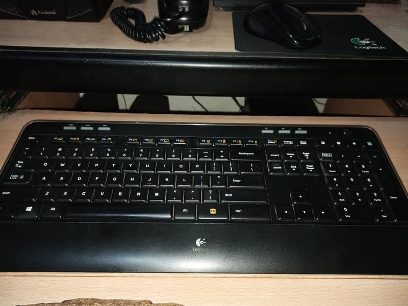 Logitech Wireless Combo keyboard and mouse 1