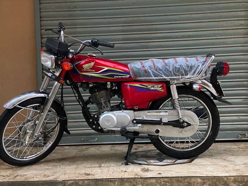 HONDA CG 125 2016/2017 RED COLOUR 2