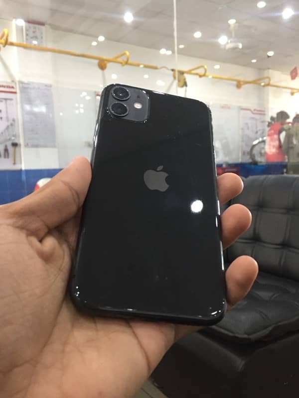 iphone 11 64gb 77% non pta factory box  all okay 1