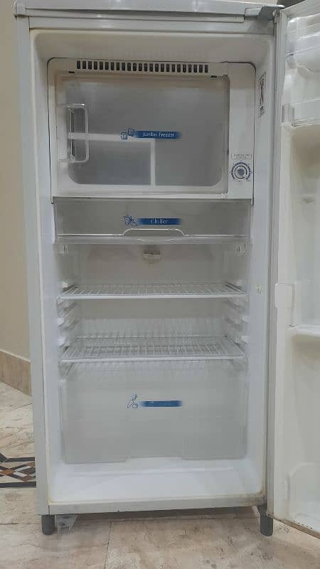 TOSHIBA REFRIGERATOR 1