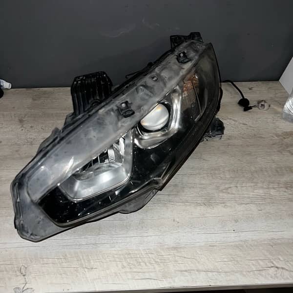 CIVIC X FRONT HEADLIGHTS. AVAILABLE FOR SALE AND EXCHANGE 0