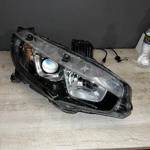 CIVIC X FRONT HEADLIGHTS. AVAILABLE FOR SALE AND EXCHANGE 2