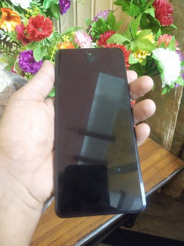 Infinix Hot 40 pro 8/256 arjent sale 0-3-2-8-8-1-0-0-9-3-2 2