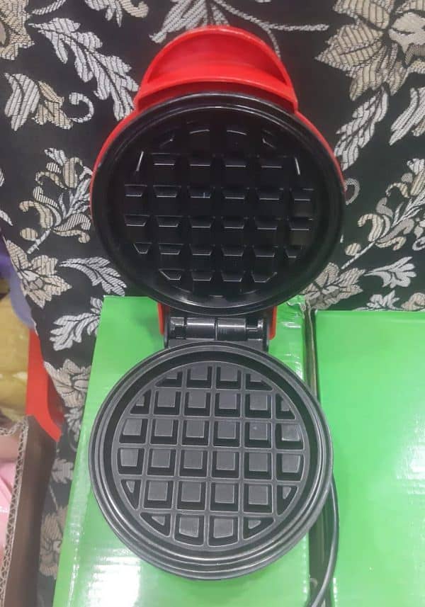 Mini Waffle Maker Breakfast Machine Non Stick Easy Clean 2