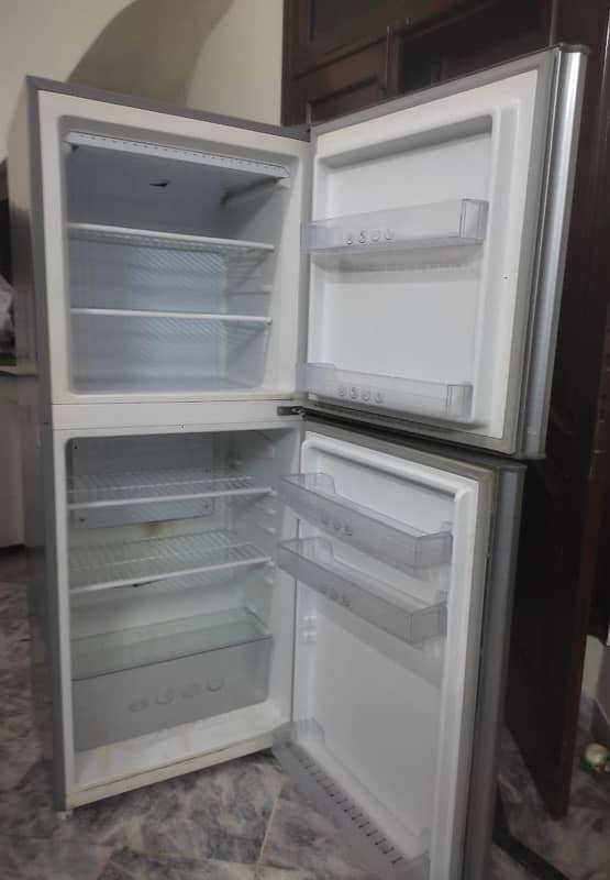 Changhong Ruba - Fridge (11 Cubic Ft) 4