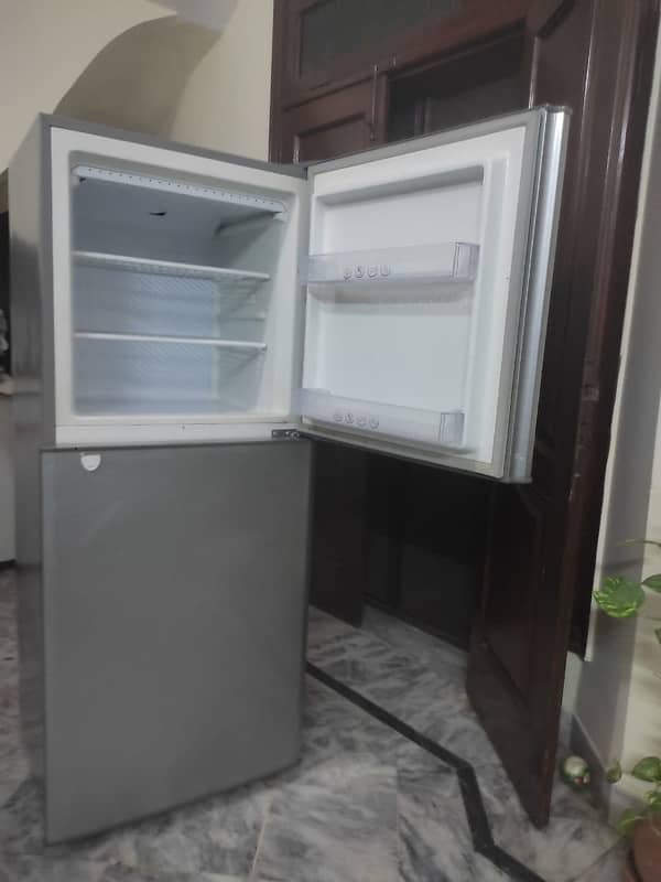 Changhong Ruba - Fridge (11 Cubic Ft) 5