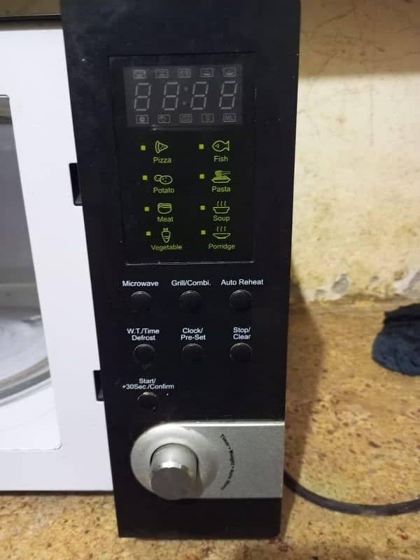 microwave  1year used color is Black 4