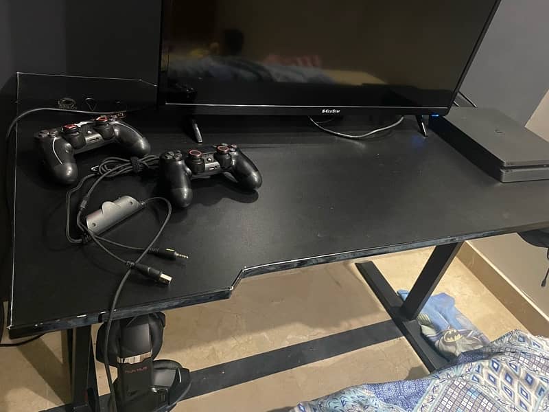 Gaming Computer Table. 2