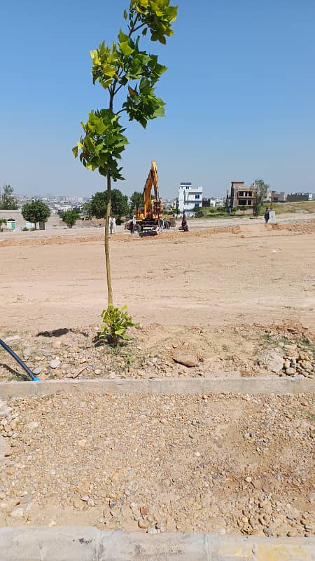 Five marla residential plot for sale in behria 8 4