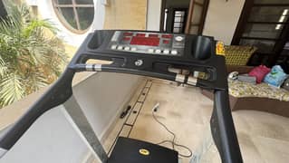 Auto incline Treadmill 4hp 130 kg supported