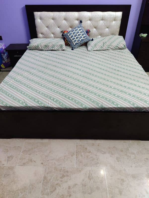 Bed Room set used 0