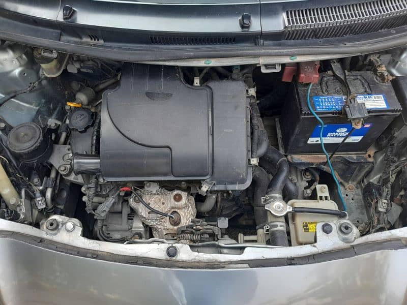 Toyota Vitz 2010/2013 4