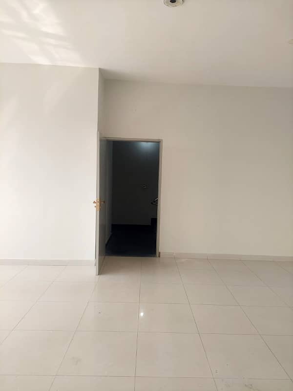 4 Marla Commercial Floor for Rent in DHA Phase 6 - Prime Business Location! 4