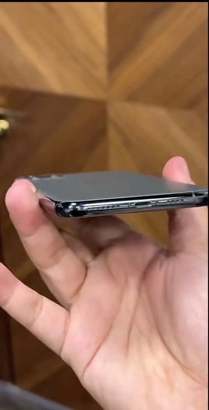 iPhone 11 Pro Max 4