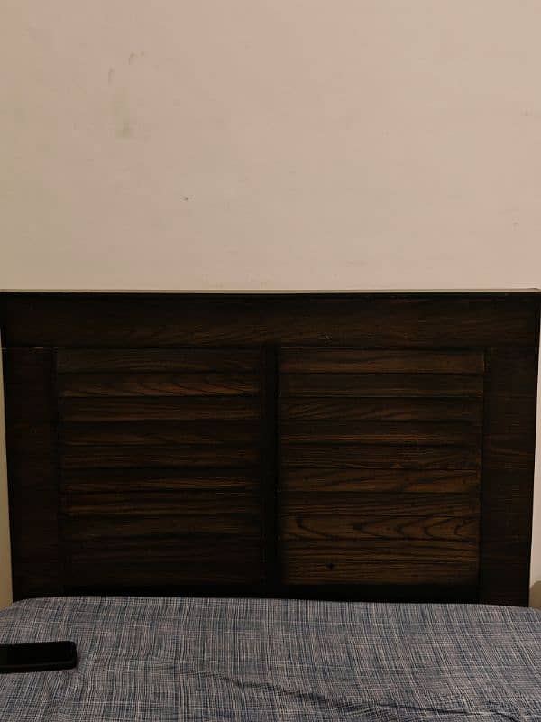 2 single beds(without mattress) 2