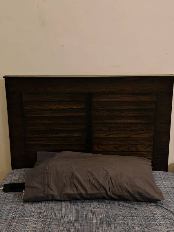 2 single beds(without mattress) 4