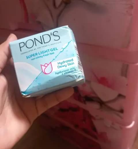 POND'S Super Light Gel 4