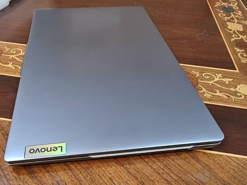 Lenovo Ideapad Slim 3 brand new 4