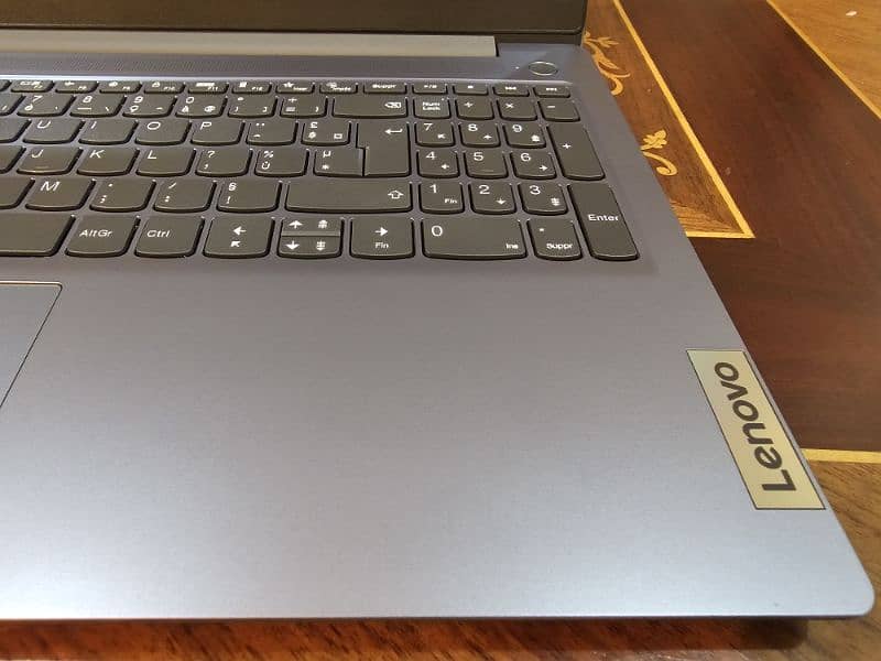 Lenovo Ideapad Slim 3 brand new 19