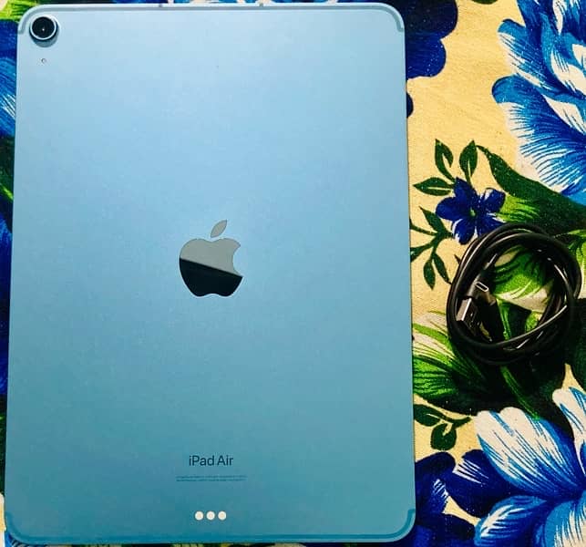 iPad Air (5th generation)M1 Wi-Fi + Cellular 0