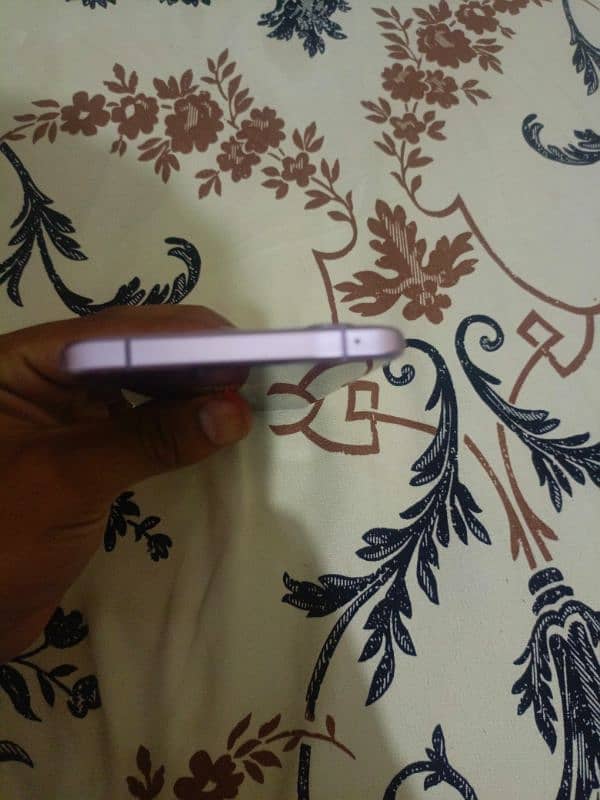 urgent sale oppo Reno 3 pro non pta 10 by 10 shade on white colour 3