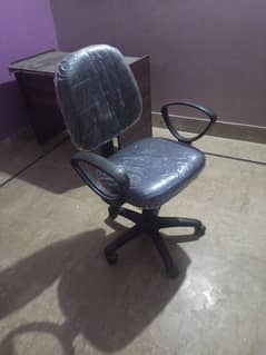 9/10 Conditioned Revolving Chair