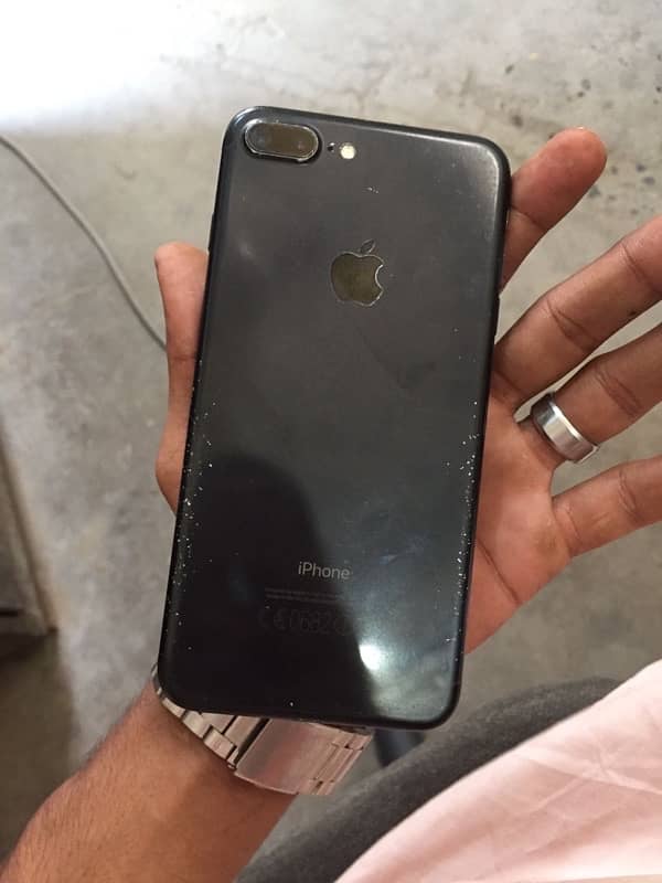 I phone 7 plus 32gb factory unlocked 0