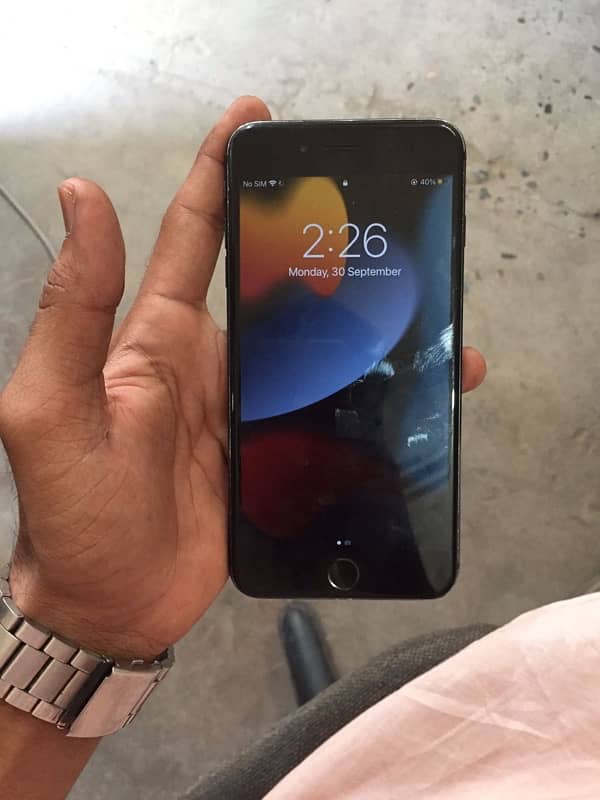 I phone 7 plus 32gb factory unlocked 5