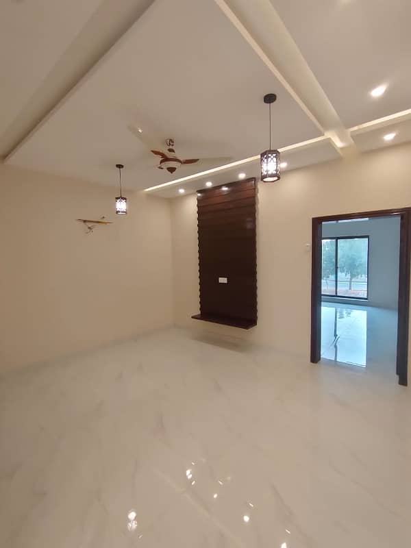 12 Marla House Available For Rent In Lake City Lahore 8