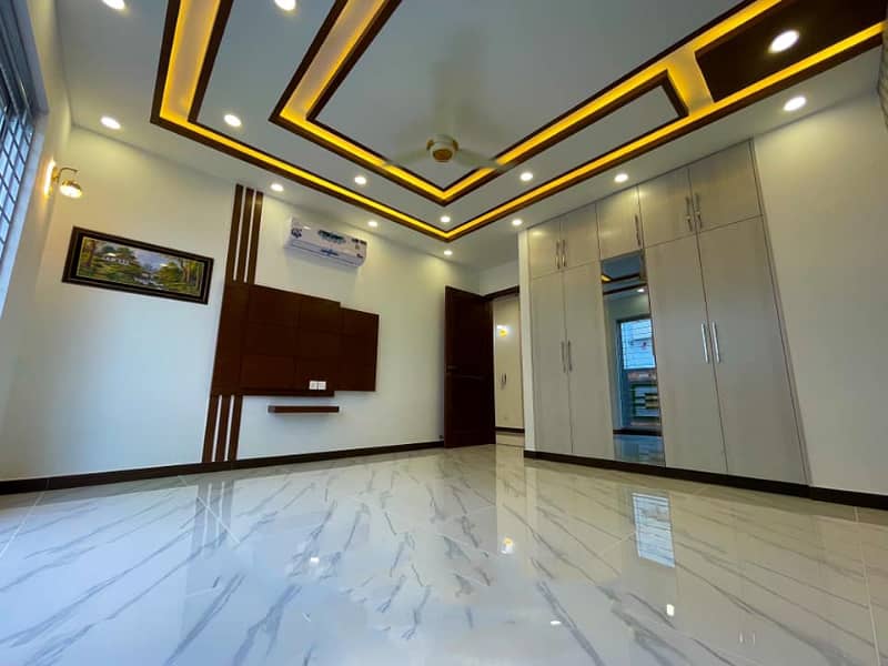 One kanal Brand New House Availaable For Rent 13