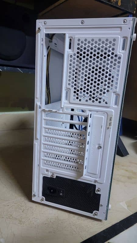 Gaming pc case thunder boost with 600 watt delta power supply 1